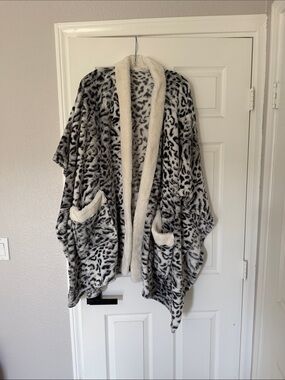 Macy's Black and White Faux Fur Leopard Print Wrap